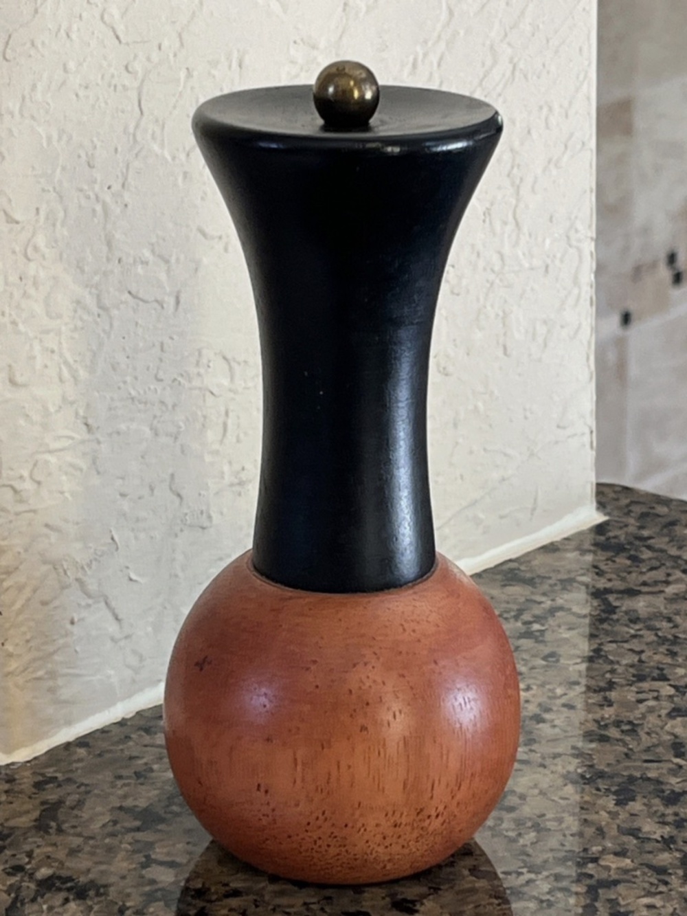 Vintage Dansk Teak MCM Wood Pepper Grinder Mill Black Top Mid-Century Modern - Picture 4 of 7